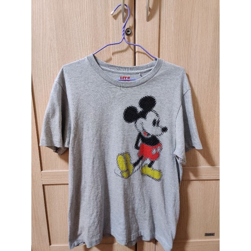 เสื้อยืด Uniqlo UT Mickey Mouse Size (S) มือสอง