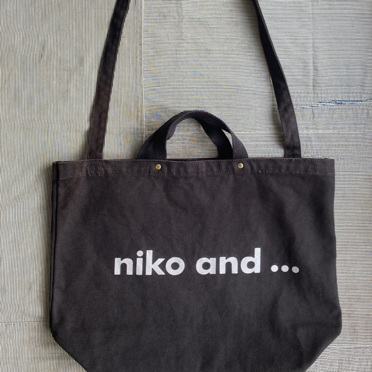 กระเป๋าสีดำ Niko and…-ของมือสอง