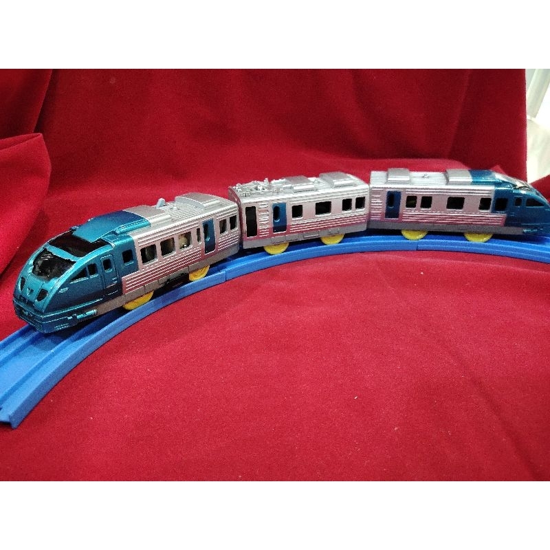 A31 สีหายาก ขบวนรถไฟ   ยี่ห้อ tomy JR Kyushu Sonic 883 2 สปีด สินค้ามือสองนำเข้าจากญี่ปุ่น