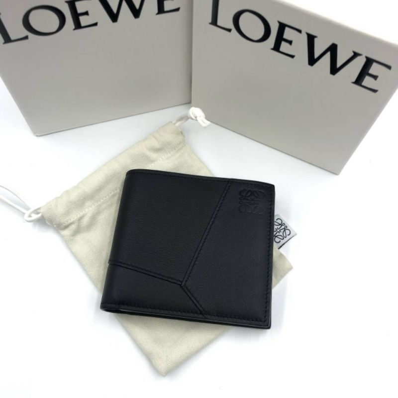 กระเป๋าสตางค์ใบสั้นชาย สีดำ /น้ำตาล New Loewe Puzzle bi-fold coin wallet รอเช็คสต๊อกก่อน