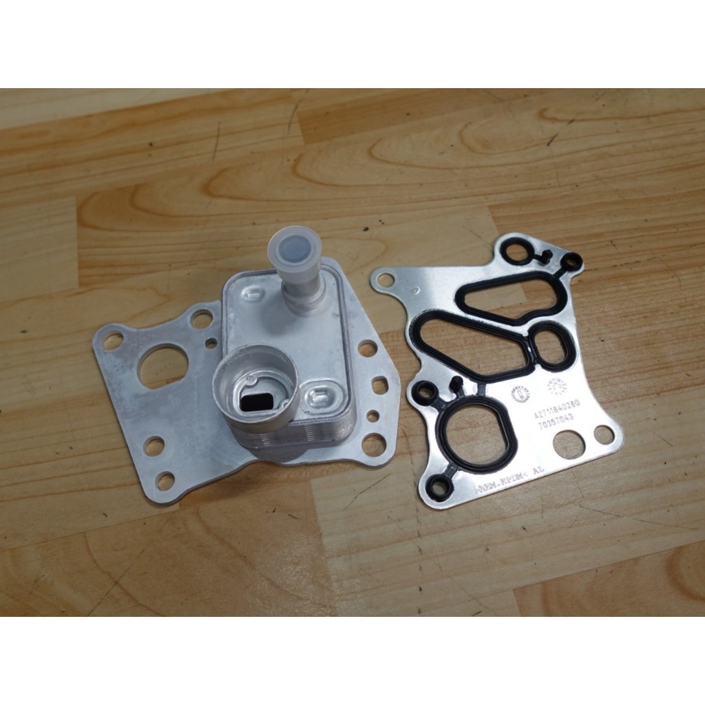 ออยล์คูลเลอร์(Oil Cooler) Mercedes-Benz C-Class W204 , E-Class W212/C207 ,SLK R172 เครื่อง M271 EVO