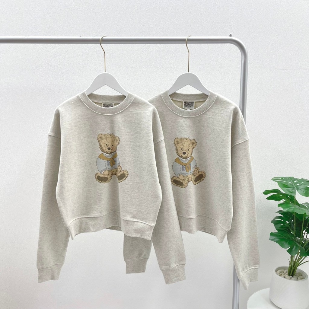 Marithe W Doodle Bear Crop Sweatshirt (Oatmeal)