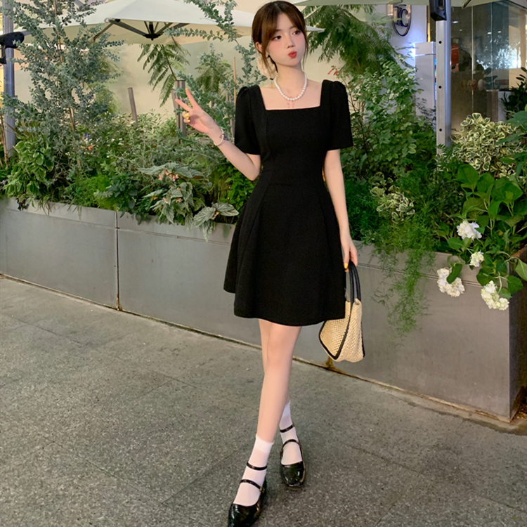 ชุดเดรสแขนสั้น คอเหลี่ยมไตล์เฮปเบิร์น น่ารักหวาน ใส่แล้วดูผอม 7701