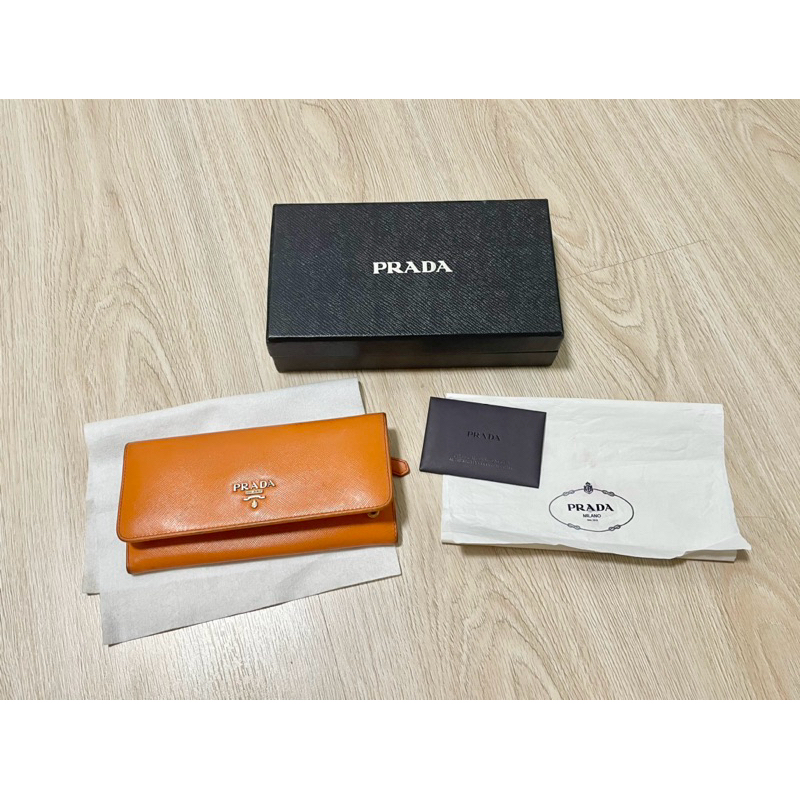 (มือสอง แท้!) PRADA Saffiano Long Wallet