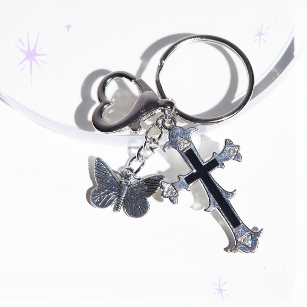 earika.earrings - midnight angel cross keychain พวงกุญแจไม้กางเขนสีดำและผีเสื้อ