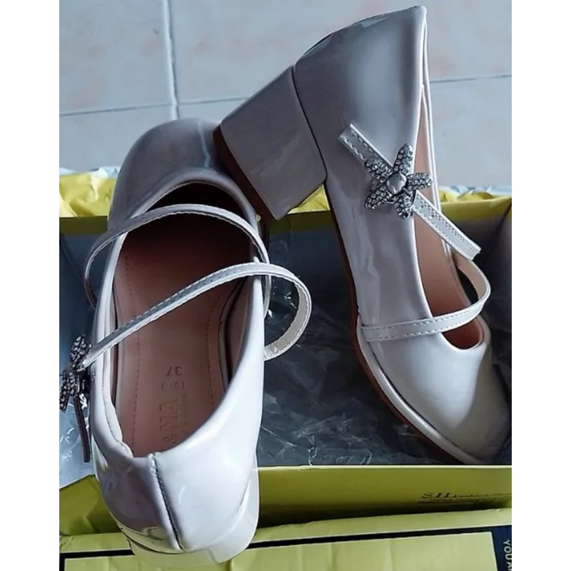 รองเท้าเเฟชั่นผู้หญิงเเบบคัชชูเเฟชั่นเปิดหน้าเท้าส้นปานกลาง  NE&NA Collection Shoes