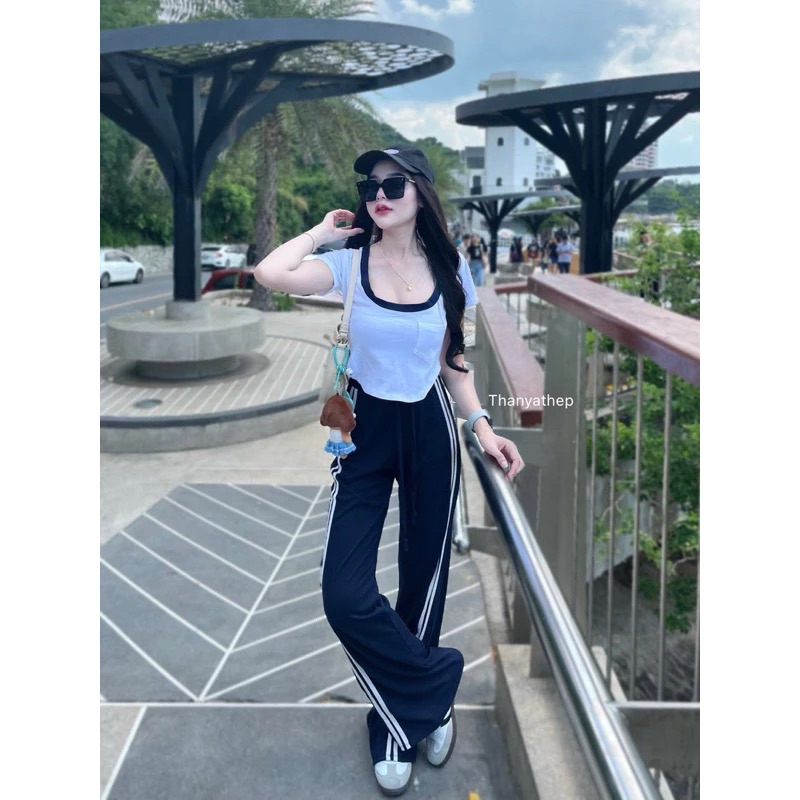 Phapassz - เซท2ชิ้น เสื้อยืดคอยู ทูโทน มาพร้อมกางเกงทรงสุดฮิต สวยสุด Thanyathep