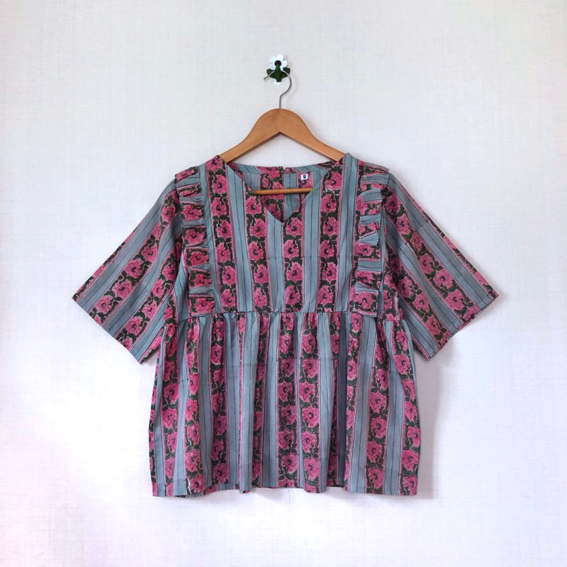 เสื้อผ้าฝ้ายอินเดียแฮนด์บล็อค คอวี แขนสั้น กระตุกช่วงอก ตกแต่งจีบระบาย
