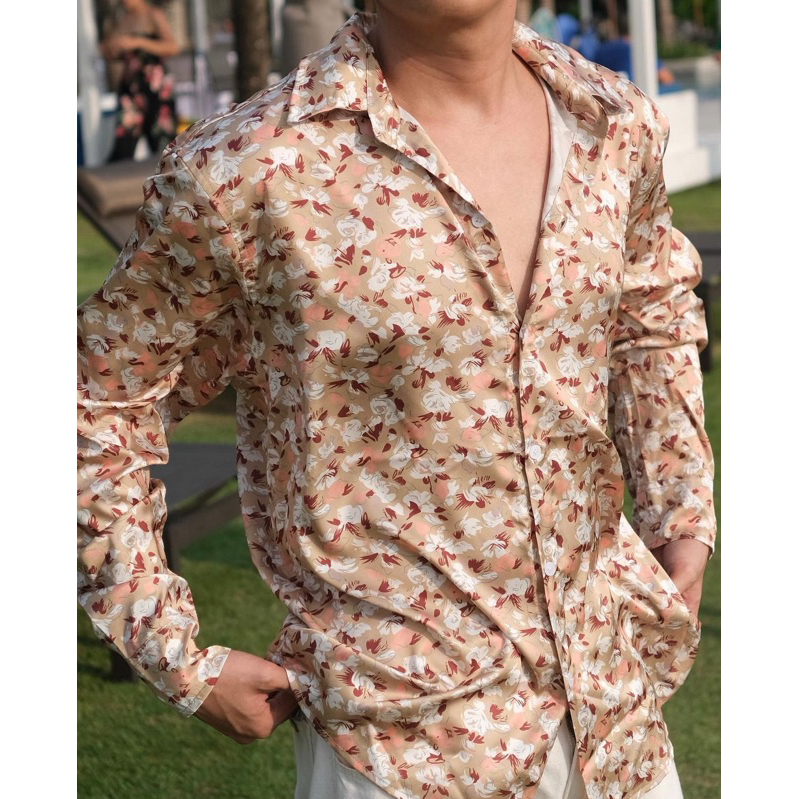(SEWLA MEN) เสื้อเชิ้ตแขนยาวลายพิมพ์ดอกไม้สีขาวแดง