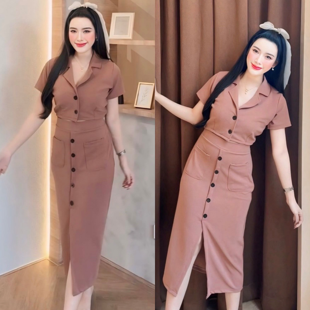 ชุดเซตกระโปรงผ้าวูลเวฟ เสื้อครอปคอปกกระดุมหน้า+กระโปรงกระเป๋าหน้าแต่งกระดุมหน้าสม็อคหลัง A4998