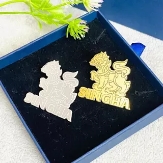 งานเข็มกลัด เข็มกลัดชื่อสั่งทำ DIY งานเลเซอร์ตามรูปทรง เลเซอร์ป้ายชื่อ/โลโก้ ขนาด4*5ซม.