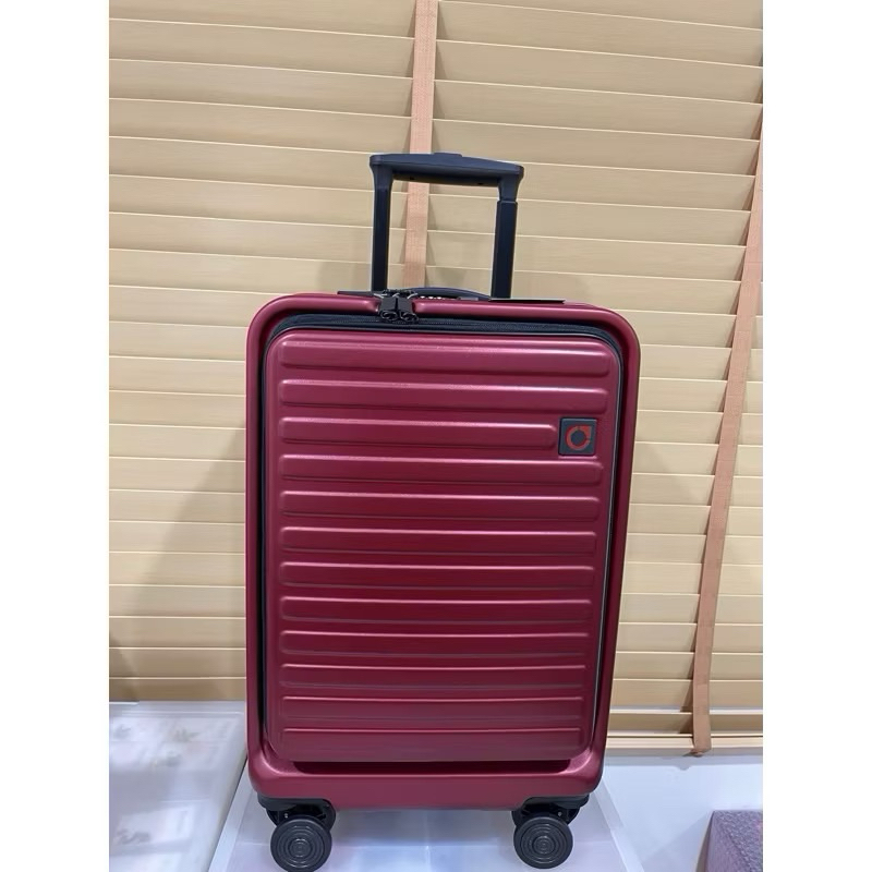 กระเป๋าล้อลาก Caggioni corporate ขนาด 20 นิ้วสีแดง สินค้ามีตำหนิมีรอยถลอกนิดนิดหน่อยครับ