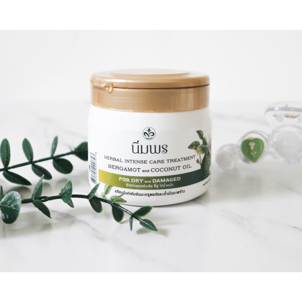 นิ่มพร ทรีทเม้นท์สมุนไพรเข้มข้นสูตรมะกรูดแท้และน้ำมันมะพร้าว สำหรับผมแห้งเสีย ชี้ฟู ไร้น้ำหนัก