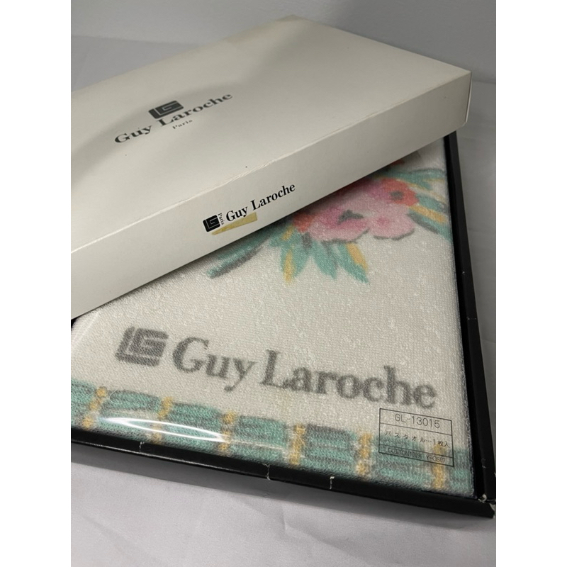 ผ้าเช็ดตัว ผ้าขนหนู Guy Laroche พร้อมกล่อง