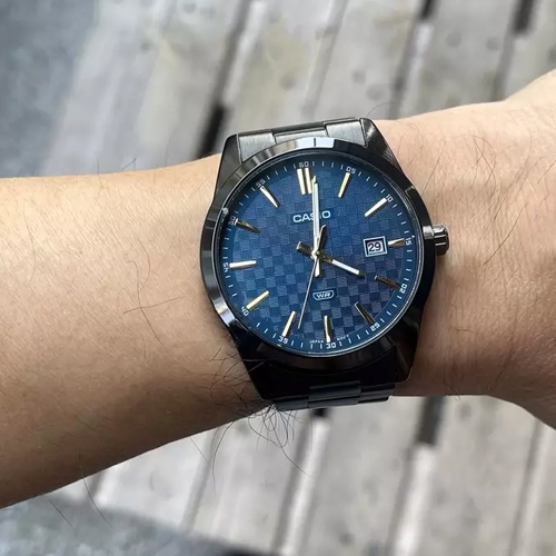 CASIO นาฬิกาข้อมือผู้ชาย สายแตนเลส สีดำ รุ่น MTP-VD03B,MTP-VD03B-2A,MTP-VD03B-2AUDF