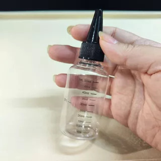 ขวดพลาสติกใสมีเส้นวัดปริมาตร ในชุดมีฝาหยดสีดำและลูกแก้ว2ลูก ขนาด 30/50/110/250 ml