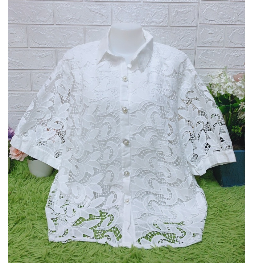 เสื้อลูกไม้สีขาว เสื้อลูกไม้กระดุมคอปกสีขาวหลังผ้าลินิน เสื้อคนแก่ใส่งานบุญ รอบอก52-54-56ยาว26นิ้วฟรีไซส์#922W