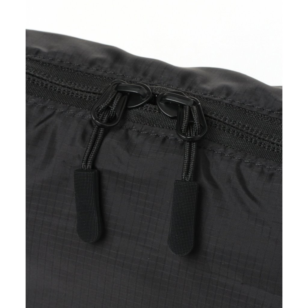[NUMERALS]  Light shoulder bag