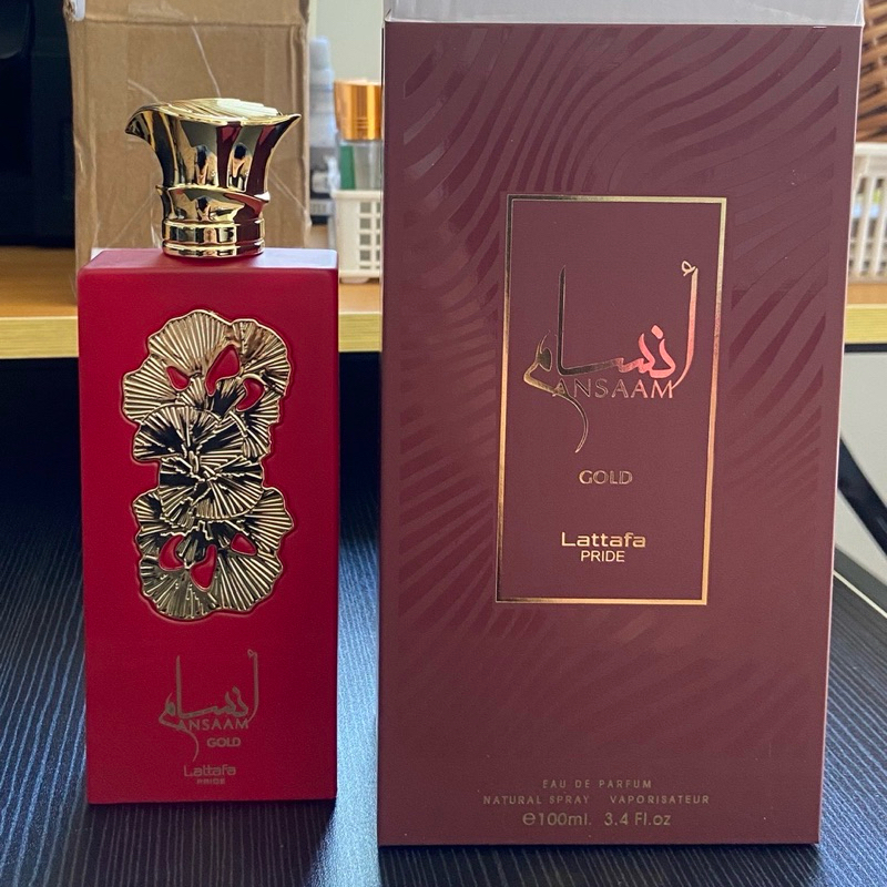 น้ำหอมอาหรับANSAAMใบบัว 100 ml (แดง 1553B) หอมละมุน ไม่ซ้ำใคร ใช้ได้ทั้งชายและหญิง แพ็กเก็จหรู ขวดสวย กลิ่นน่าฟัด