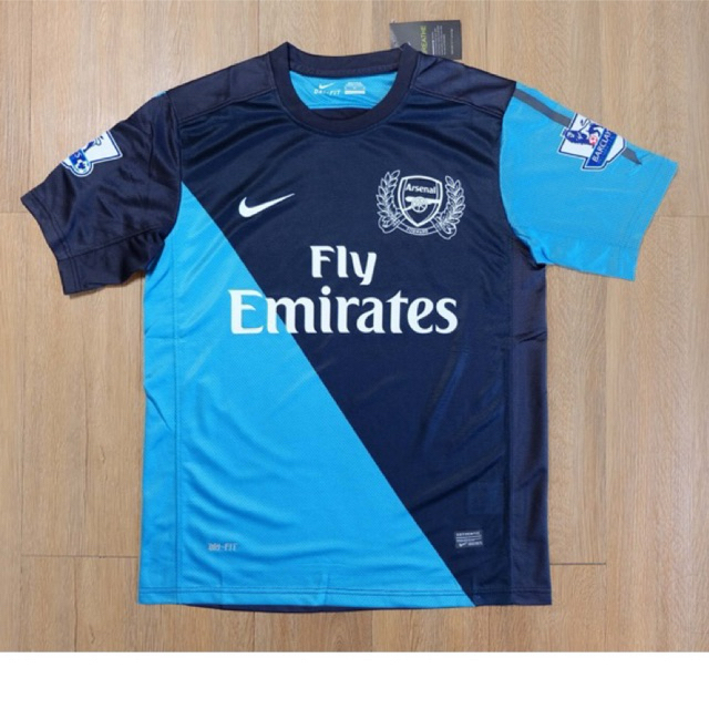 เสื้อ ทีมอาร์เซนอล ย้อนยุค ชุดเยือน ปี 2011/12 เกรด AAA Retro Arsenal Away