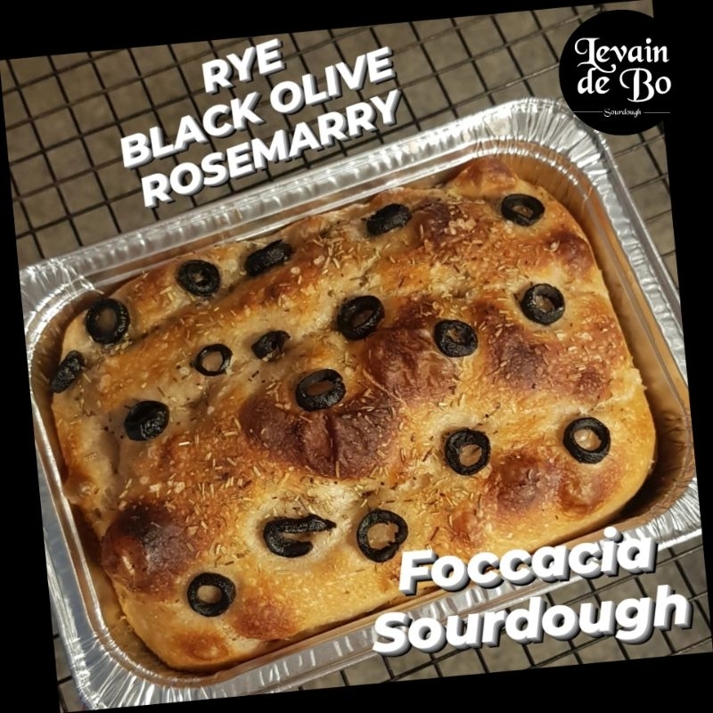 Rye Black Olive Rosemarry Foccacia Sourdough (ขนมปังฟอคคาเซียมีส่วนผสมของแป้งไรย์จากยีสต์ธรรมชาตืหน้าโรสแมรี่มะกอกสไลด์)