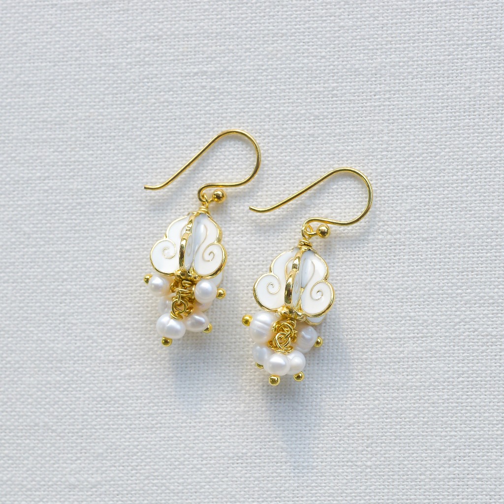Hinkik Jewelry ต่างหูดอกรัก ห้อยพวงมุกจิ๋ว มุกแท้