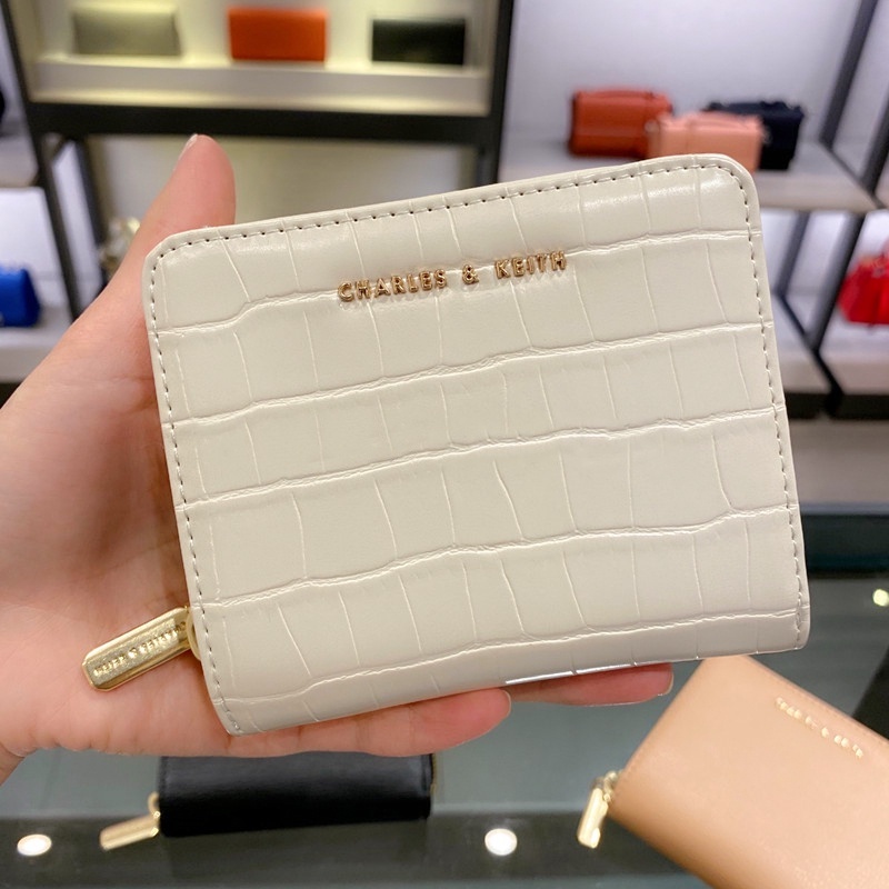 กระเป๋าสตางค์ลายจระเข้ Charles & Keith สิงคโปร์ Small CK Money Clip กระเป๋าสตางค์หนังสั้น CK6-10770420