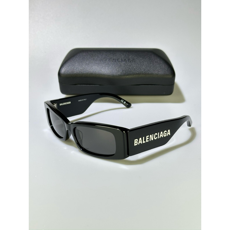 new แว่นกันแดด Balenciaga Max 56mm.