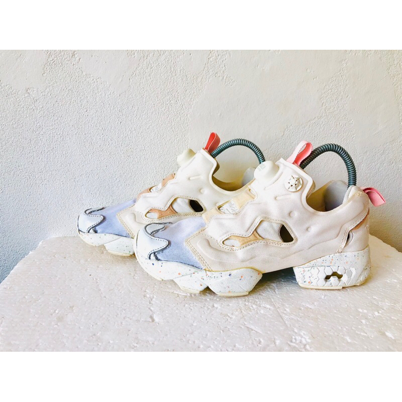 รองเท้ารีบอกปั๊ม Reebok Instar Pump Fury สีขาวชมพู มือสอง สภาพดี