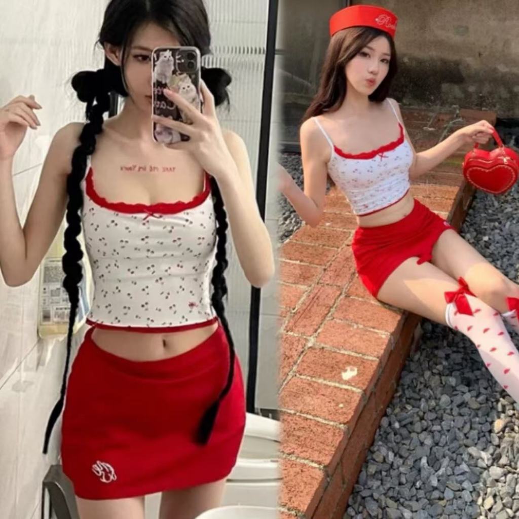 Lisa พร้อมส่ง ชุดเซ็ทสไตล์สาวเกาหลี ชุด2ชิ้น เสื้อสายเดียวลูกไม้+ กระโปรงสั้นสีแดง คุณหนู ดูแพง ชุดไปทะเล ชุดไปคาเฟ่