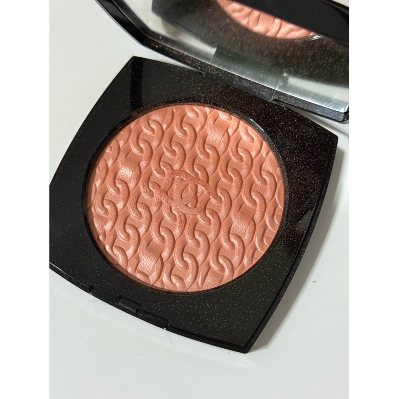 Chanel Les Symboles de Chanel oversize illuminating powder