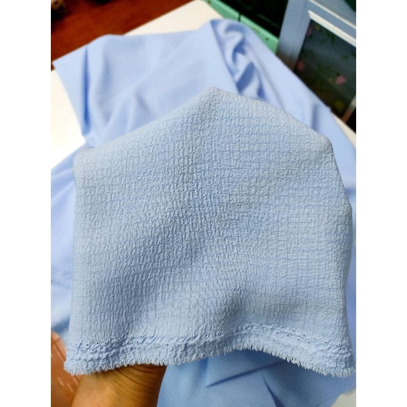 ผ้า BUBBLE สีพื้น ยืดนิดๆ มีลายในตัวผ้า สวย นิ่มมาก ใส่สบาย ไม่หนาไม่บาง มี 18 สี หน้ากว้าง 157 - 160 cm #ผ้าเมตร - รูปที่ 3