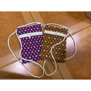 🐸กระเป๋าคล้องคอ ซิป2ช่อง คละสีผ้าลายไทย(มีลายมากกว่าในรูป) ข…