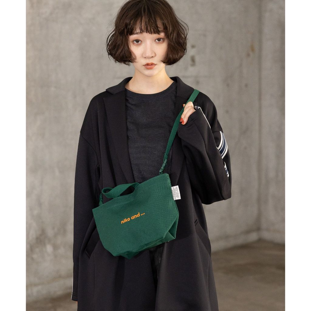 Original niko logo embroidered shoulder bag