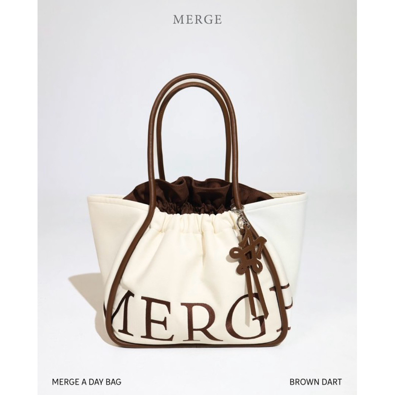 Lot 10/11 [ใช้โค้ดลดสูงสุด 1000] MERGE A DAY - Brown Dart แท้ 100%