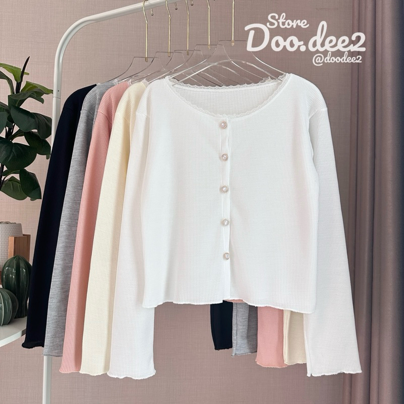 DOODEE2 เสื้อแขนยาวผ้ารังผึ้ง คอลูกไม้ กระดุมสวยแกะได้