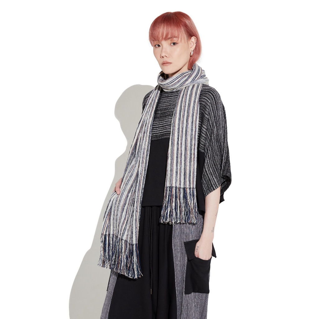 DoiTung ผ้าพันคอลายไลลา คะเรน รุ่น: S.Lyla Karen R204-Mix stripes Classic Bright 01 50×200 cm.