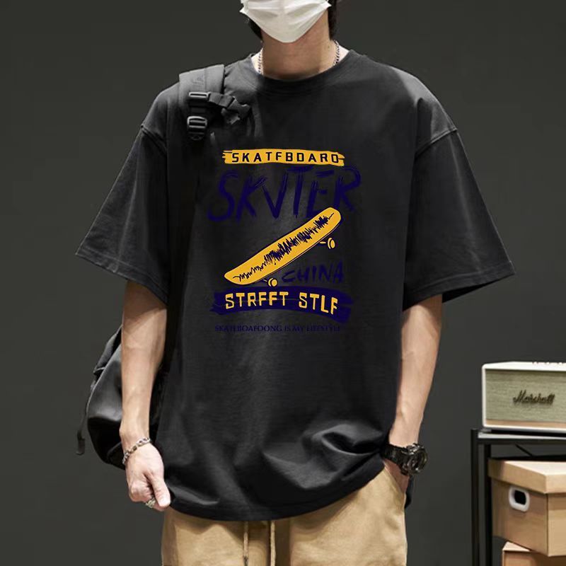 cotton เสื้อยืดโคตรสั้นผู้ชายแบบสไตล์ใหม่ฤดูร้อน ขนาดหลวม โคตรทันสมัยและสบายๆ ด้วยการพิมพ์ลาย ผ้าคอตตอน