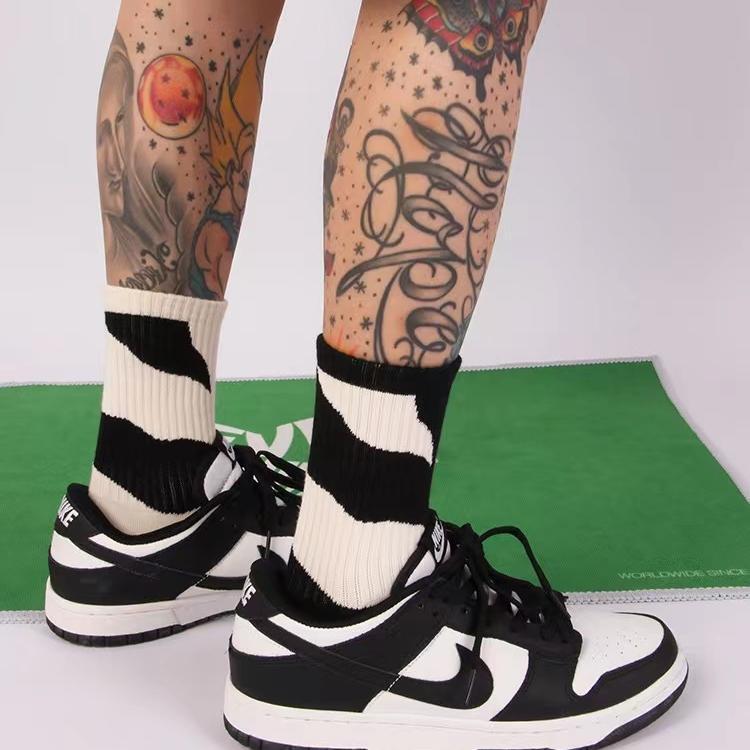 (ได้รับ 2-3 วัน) จัดส่งจากประเทศไทย~ถุงเท้าข้อสูงน่อง ถุงเท้าผ้าฝ้ายลายอสมมาตร ซ้ายและขวา สไตล์เดียวกันสำหรับผู้ชายแล - รูปที่ 5