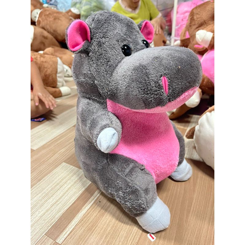 ตุ๊กตาฮิปโป ตุ๊กตาหมูเด้ง ขนาด15นิ้ว ขนนุ่มใยนุ่มคะ ด้านในเป็นใยสังเคราะห์ สีขาว ส่งจากไทยคะ