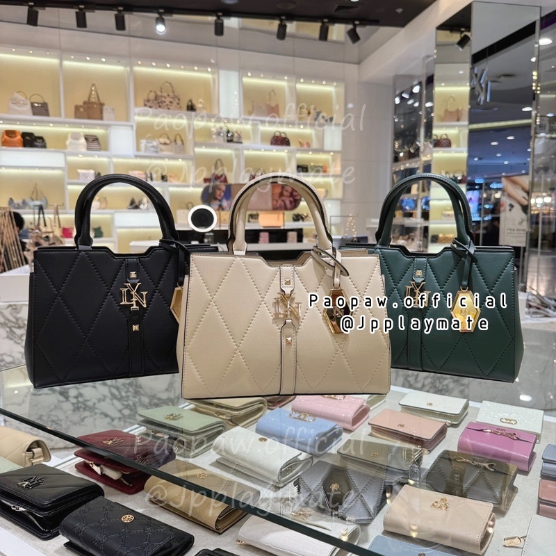 LYN กระเป๋าสะพายข้าง Lyn รุ่น Galactiga Quilt Handbag M Beige : LL24CBS241 แท้จากชอป พร้อมอุปกรณ์