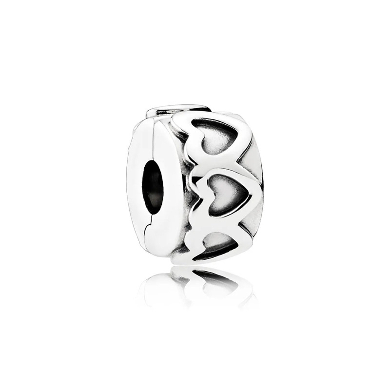 (ของแท้💯 พร้อมส่ง🔥)Pandora Band Of Hearts Clip แพนโดร่าคลิปกำไลข้อมือหัวใจเงิน ของแท้ มือหนึ่งทุกชิ้น