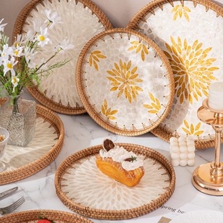 ถาดหวายทรงกลมพร้อมแม่ของไข่มุกฝังหวายถาดเสิร์ฟที่ฐานไม้เก็บข…