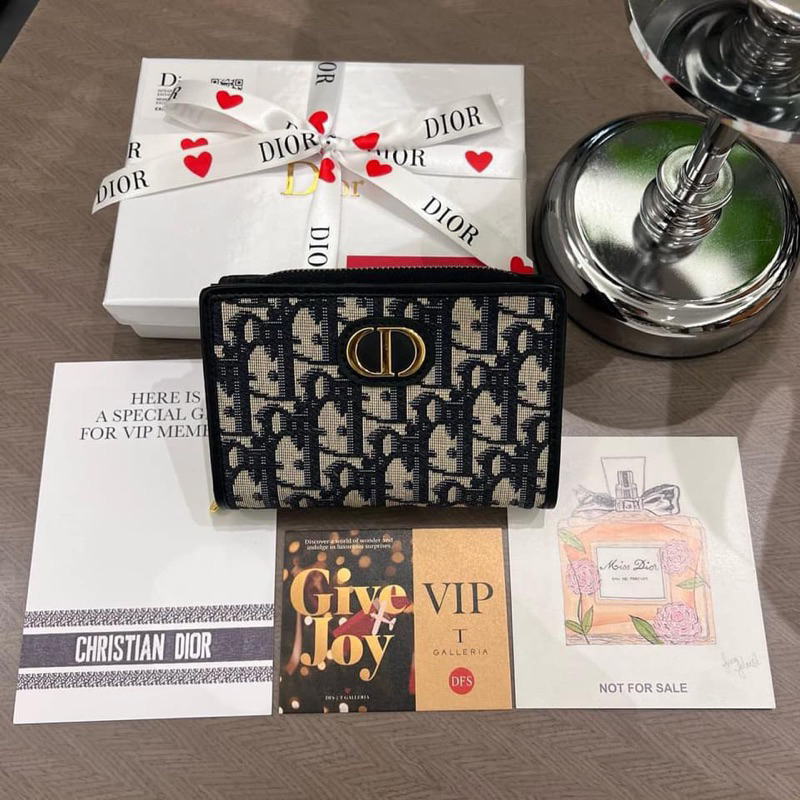 กระเป๋าสตางค์ใบสั้น Dior ลาย signature สีน้ำเงิน สินค้า gift with purchase