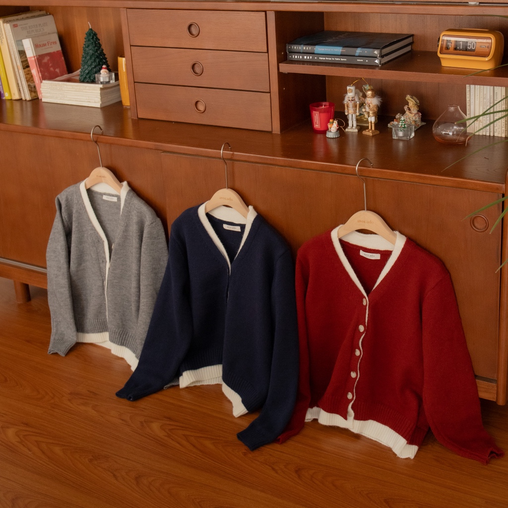 avo Cranberry cream cardigan คาร์ดิแกนรับลมหนาวผ้าหนานุ่มมากสามารถกันหนาวได้จริงน้า
