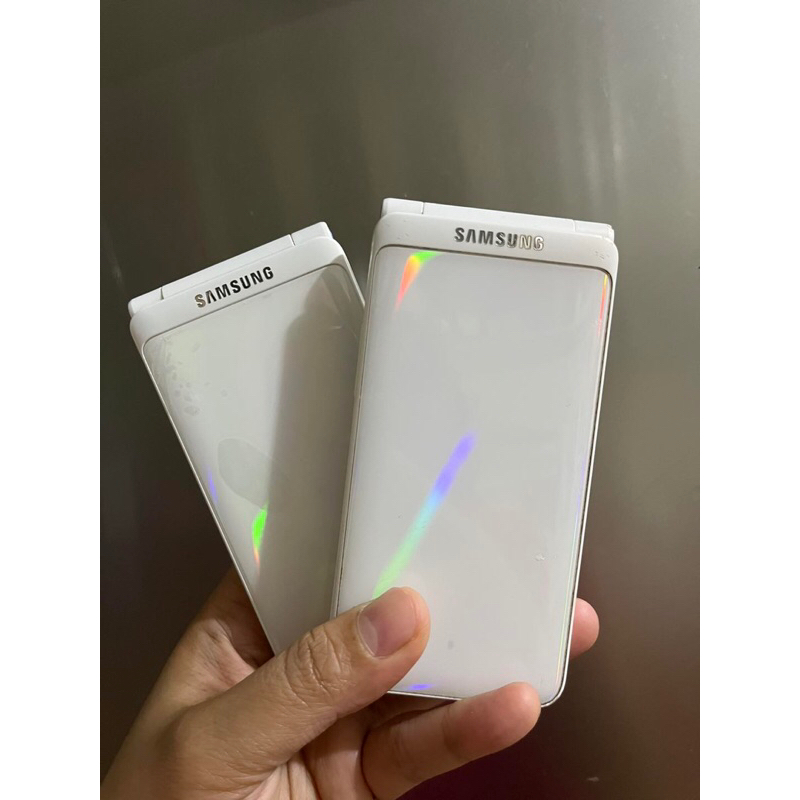 Samsung folder2 สีขาวปี2020รุ่นหายาก