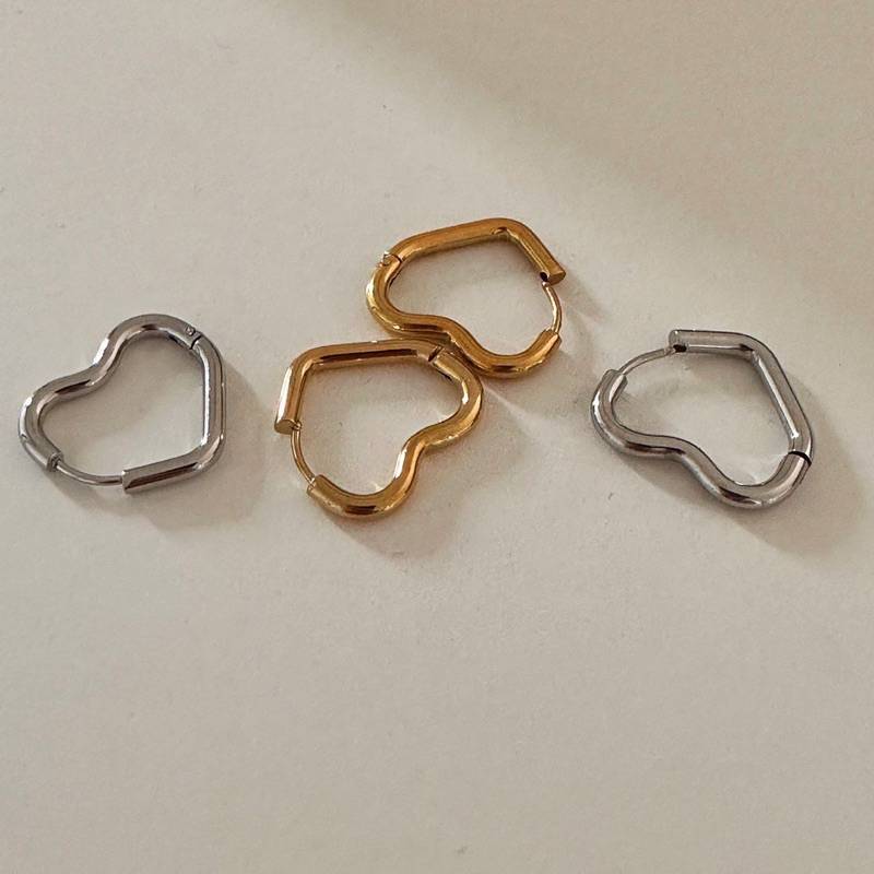 ต่างหูสเตนเลส HER OBJECTIVE_HER CLASSIC HEART HOOPS
