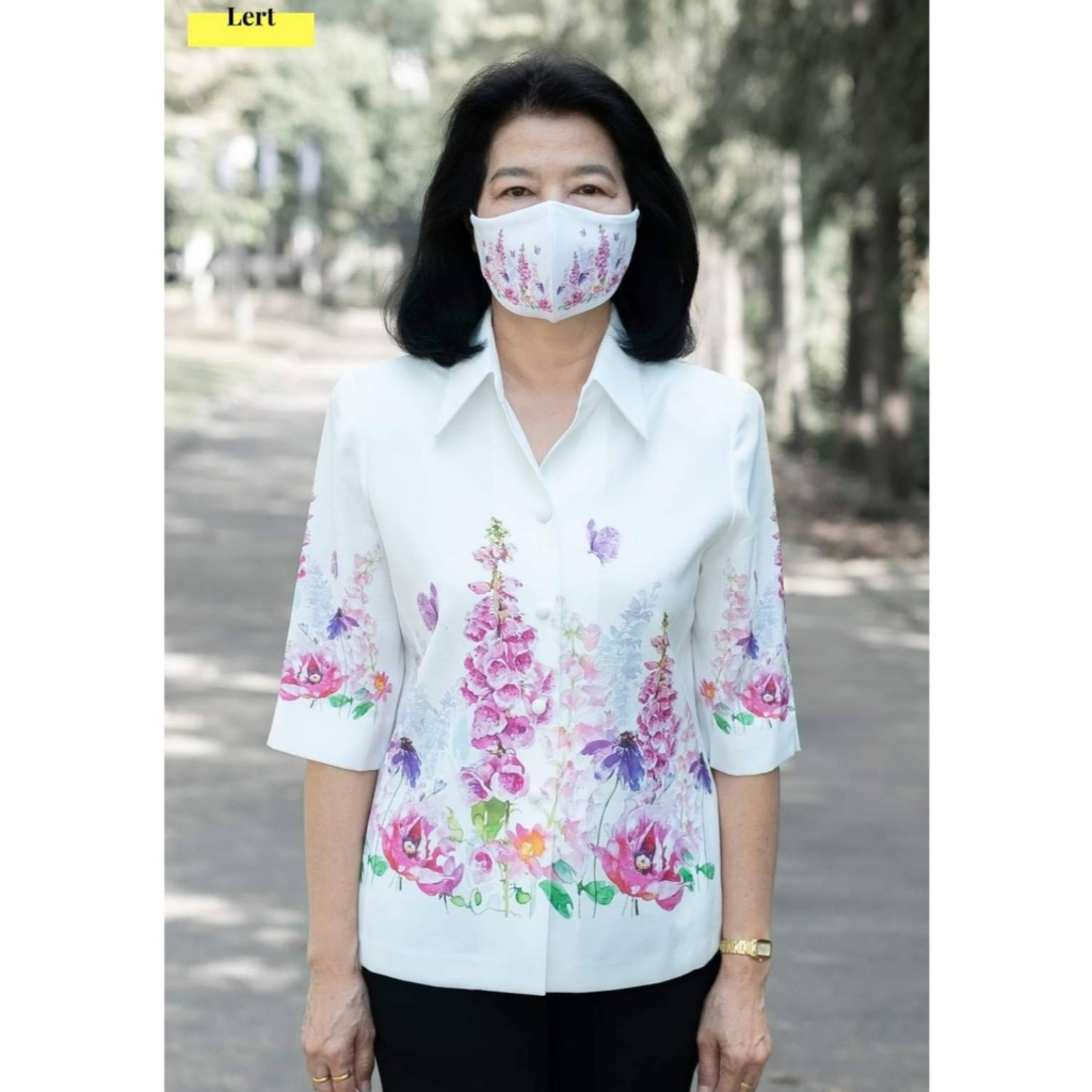 Daris เสื้อเชิ้ตผู้หญิง Woman's shirt แขนสามส่วน ลายดอกไม้
