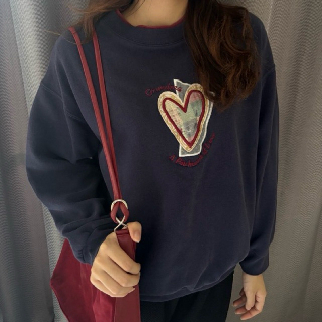 " Sweater🍒 ♡สเวตเตอร์สีกรม ปักผ้าลายหัวใจ♡ ขอบแดง ♪