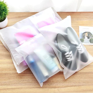 ถุงรูดเก็บเสื้อผ้า 100ใบ ขุ่น หนา160ไมครอน มีรูระบายอากาศ กันฝุ่น กันยับ กันน้ำ ใช้เดินทาง หลายขนาด พร้อมส่ง ราคาส่ง
